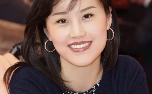 纽约州长前幕僚长孙雯长岛豪宅遭FBI突袭搜查